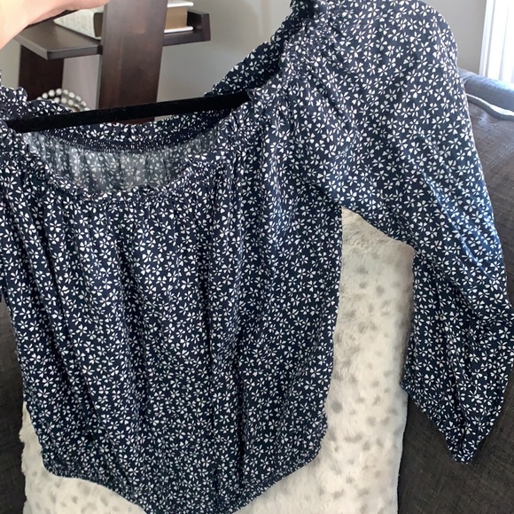 Brandy Melville off the shoulder navy blue top - Picture 4 of 4